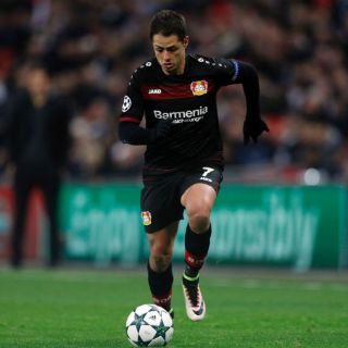Leverkusen vence a Tottenham con 'Chicharito' titular