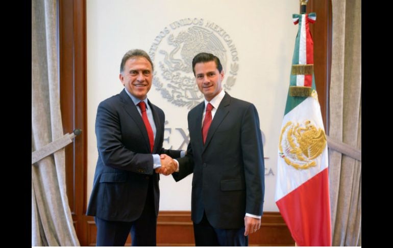 Miguel Ángel Yunes indicó que el gobierno saliente debe liquidar las deudas de corto plazo, que ascienden a 17 MMDP. TWITTER /  ‏@YoconYunes