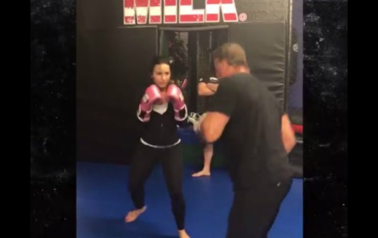 La página web 'TMZ' publicó un video de Lovato y Stallone lanzando algunos golpes. ESPECIAL / www.tmz.com