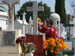 Los panteones Recinto de la Paz, Santa Ana Tepetitlán, Atemajac del Valle y Altagracia tuvieron mayor afluencia. EL INFORMADOR / R. Tamayo