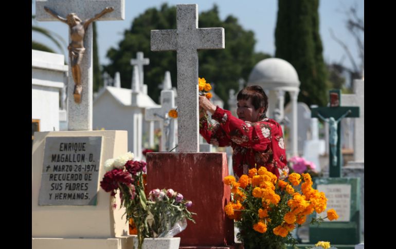 Los panteones Recinto de la Paz, Santa Ana Tepetitlán, Atemajac del Valle y Altagracia tuvieron mayor afluencia. EL INFORMADOR / R. Tamayo