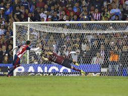 Volpi fue la figura al detener tres tiros de Chivas. MEXSPORT / I. O rtiz