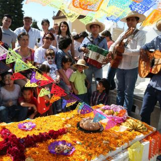 'Amor eterno', el himno en la celebración del Día de Muertos