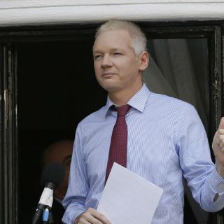 Assange niega que Rusia publicara correos de Clinton