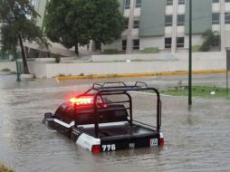 El agua, provocada por la entrada del frente frío número 5, ha subido hasta un metro de altura en algunas zonas. NTX / ESPECIAL