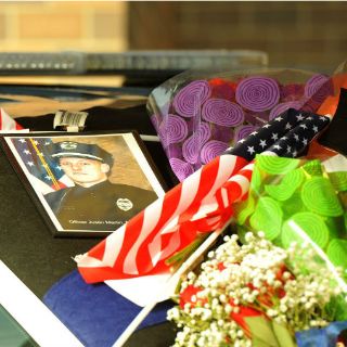 Acusan de asesinato a sospechoso de muerte de dos policías en Iowa