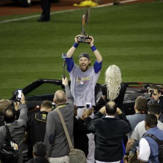 Dan auto deportivo a nuevo MVP de la Serie Mundial