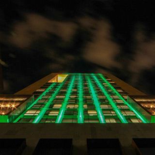 Cancillería se ilumina de verde para celebrar acuerdo de París