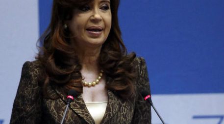 Cristina Fernández también deberá renunciar a una de las dos pensiones que recibía como ex presidenta y como viuda del ex presidente. AP / ARCHIVO