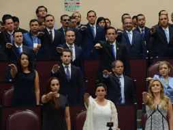 El parlamento se conforma con 16 legisladores del PAN, cinco diputados del PRD,  14 diputados del PRI y 13 legisladores de Morena. TWITTER / @LegisVer