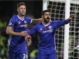 Cahill (I) y Costa (D) celebran el gol de éste último. AP / K. Wigglesworth