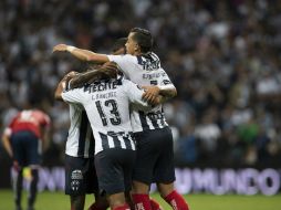 Jugadores celebran uno de los goles ante Veracruz. MEXSPORT / J. Martínez