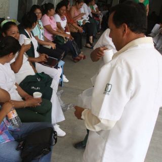 Bata blanca de médicos podría transmitir enfermedades