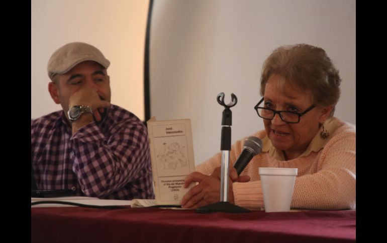 En la imagen, Guadalupe Ahumada, nieta de Vasconcelos e Igor Lozada, director de Cultura UdeG. EL INFORMADOR / G. Gallo