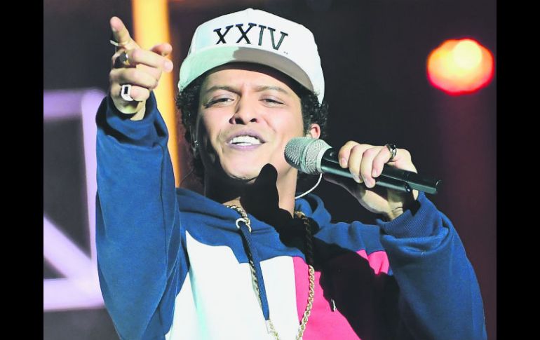 Con su pop contagioso y su prodigiosa voz, Bruno Mars conquistó a los asistentes. AFP /