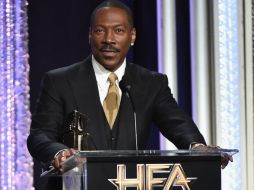 El actor Eddie Murphy recibe el premio a la trayectoria. AFP / A. Rodríguez