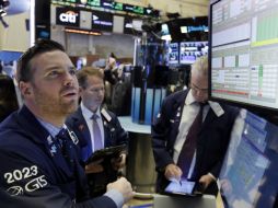 Según los datos provisionales al cierre de las operaciones el Dow Jones terminó en 18 mil 260.15 unidades. AP / R. Drew