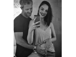 Gal Gadot compartió a sus seguidores una selfie de ella y su esposo Yaron Versano. INSTAGRAM / gal_gadot
