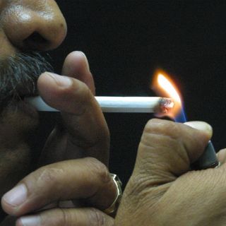 Esposas de fumadores, en riesgo de desarrollar cáncer de pulmón