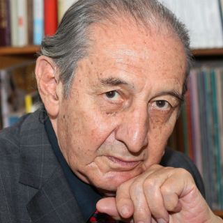 El poeta Eduardo Lizalde recibe el Premio Carlos Fuentes