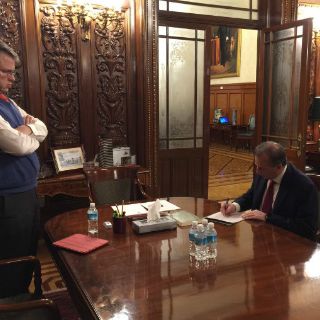 Meade reconoce volatilidad tras triunfo de Trump