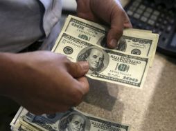 Aunque los pronósticos eran desalentadores, el peso ganó 10 centavos con relación a los 20.60 por dólar. EL INFORMADOR / ARCHIVO