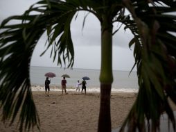 La baja presión se desplaza lentamente hacia el noroeste, con vientos sostenidos de 20 kilómetros por hora. AP / ARCHIVO