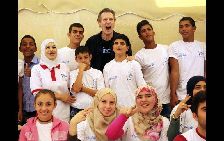 El irlandés se reune con niños y niñas en un colegio y un centro de apoyo escolar y psicológico de Unicef. AP / S. McNeil