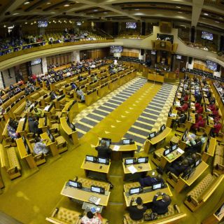 Parlamento de Sudáfrica debate destitución del presidente