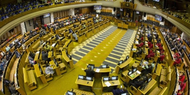 Parlamento de Sudáfrica debate destitución del presidente El