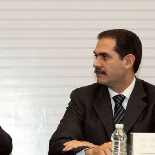 Guillermo Padrés arriba a juzgado para entregarse