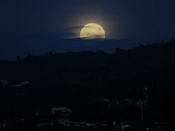 ''Todos pueden ver la luna, es un recurso en común que tiene toda la humanidad'', expresó. AFP / ARCHIVO