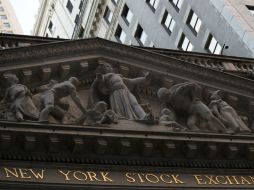 Al cierre el petróleo de Texas bajaba a 44.39 dólares mientras que el oro cedía a mil 257.6 dólares. AP / M. Altaffer