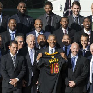 Obama recibe a los Cavaliers de Cleveland