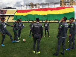 La selección boliviana calentando antes de un partido. TWITTER / fbf_oficial