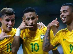 Los jugadores brasileños celebran el resultado parcial. EFE / F. Bizerra