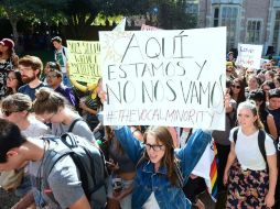 En la Universidad de California, estudiantes recorrieron el campus en repudio a Trump y el mensaje de odio y racismo que ha propagado. AFP / F. Brown