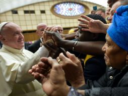 El líder católico precisa que las poblaciones muchas veces no comparten ciertas medidas políticas porque tienen miedo. AP / Observatorio Romano