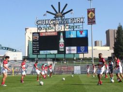 Jugadores de Chivas ya están en Fresno, California preparándose para el encuentro. TWITTER / @Chivas