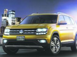 La parrilla es amplia y con dos barras cromadas, mismas que al centro incorporan el logotipo. ESPECIAL / VAG