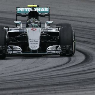 Rosberg domina última práctica en Brasil