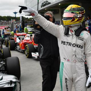 Hamilton logra la 'pole' en el circuito de Interlagos
