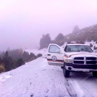 Reportan caída de aguanieve en el Nevado de Colima