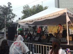 Pese a la lluvia, asistentes acudieron al lugar desde muy temprano. EL INFORMADOR / J. Pérez