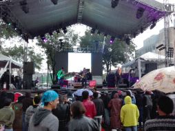 La lluvia, que bajó un poco conforme pasaron los minutos, no impidió que los asistentes disfrutaran del concierto. EL INFORMADOR / J. Pérez
