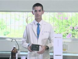 Luis Mario elaboró un filtro solar absorbedor de dióxido de carbono, con el fin de retener las partículas contaminantes. ESPECIAL /