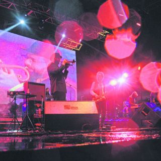 La lluvia baña de rock al 212 RMX