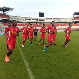 Baloy y Cooper, bajas de Panamá ante México