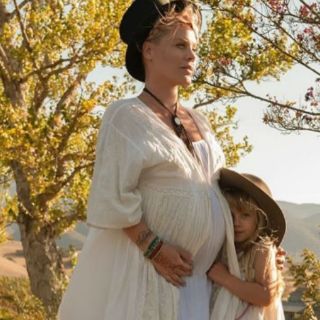 Pink sorprende con nuevo embarazo