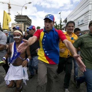 Capriles llama a retomar manifestaciones contra Maduro